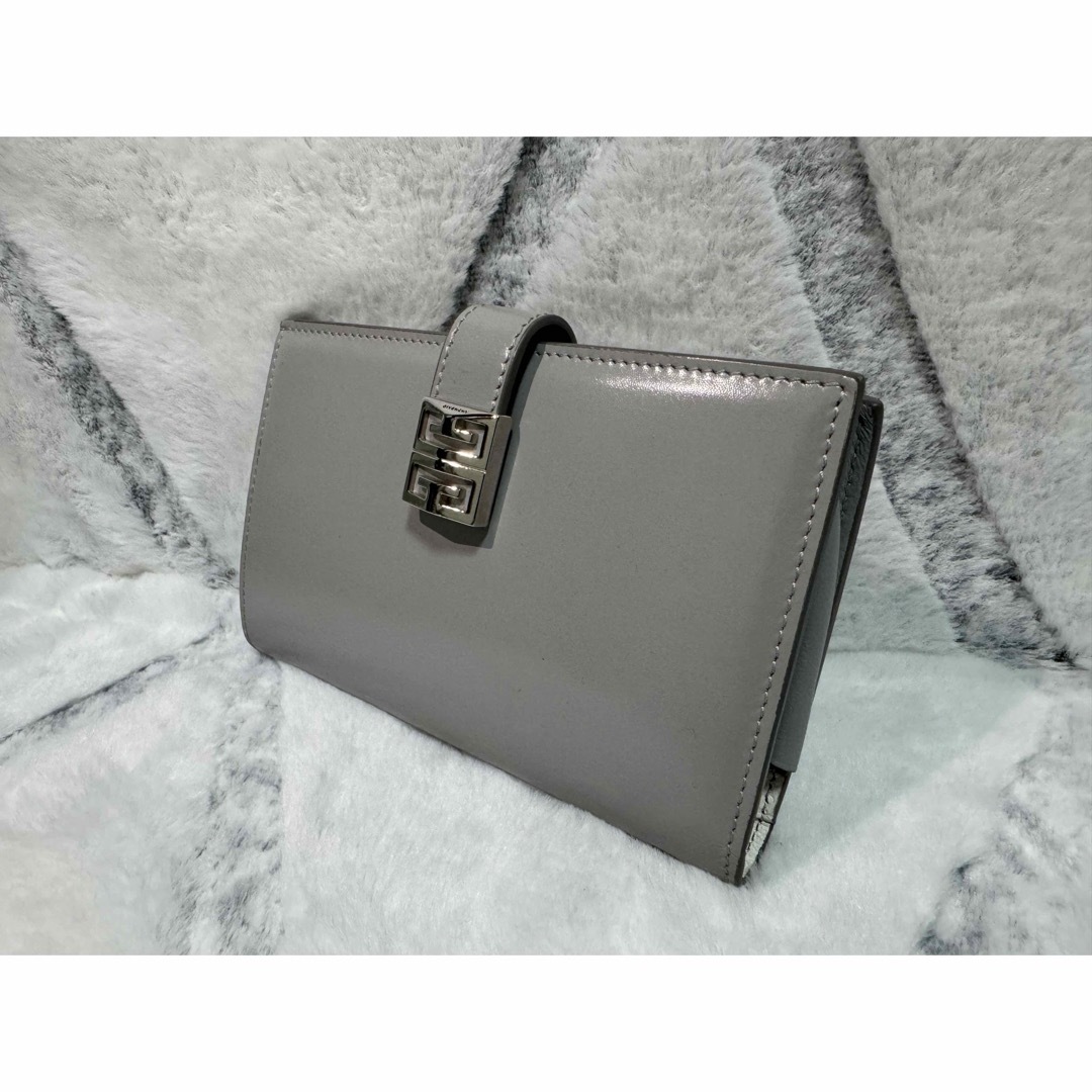 GIVENCHY(ジバンシィ)のGIVENCHY ジバンシー ロゴ入 2つ折り レザー 財布 グレー×シルバー レディースのファッション小物(財布)の商品写真