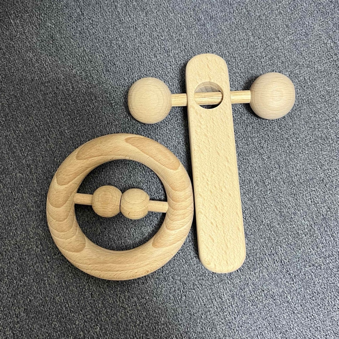 木製歯固め　木のおもちゃ　ラトル（ガラガラ） キッズ/ベビー/マタニティのおもちゃ(知育玩具)の商品写真