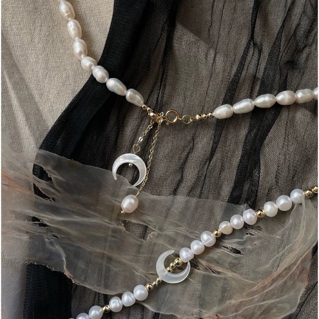 ZARA(ザラ)のパールムーン　真珠螺鈿弦月　白金色ネックレス　vintage ロリータ 韓国 ハンドメイドのアクセサリー(ネックレス)の商品写真