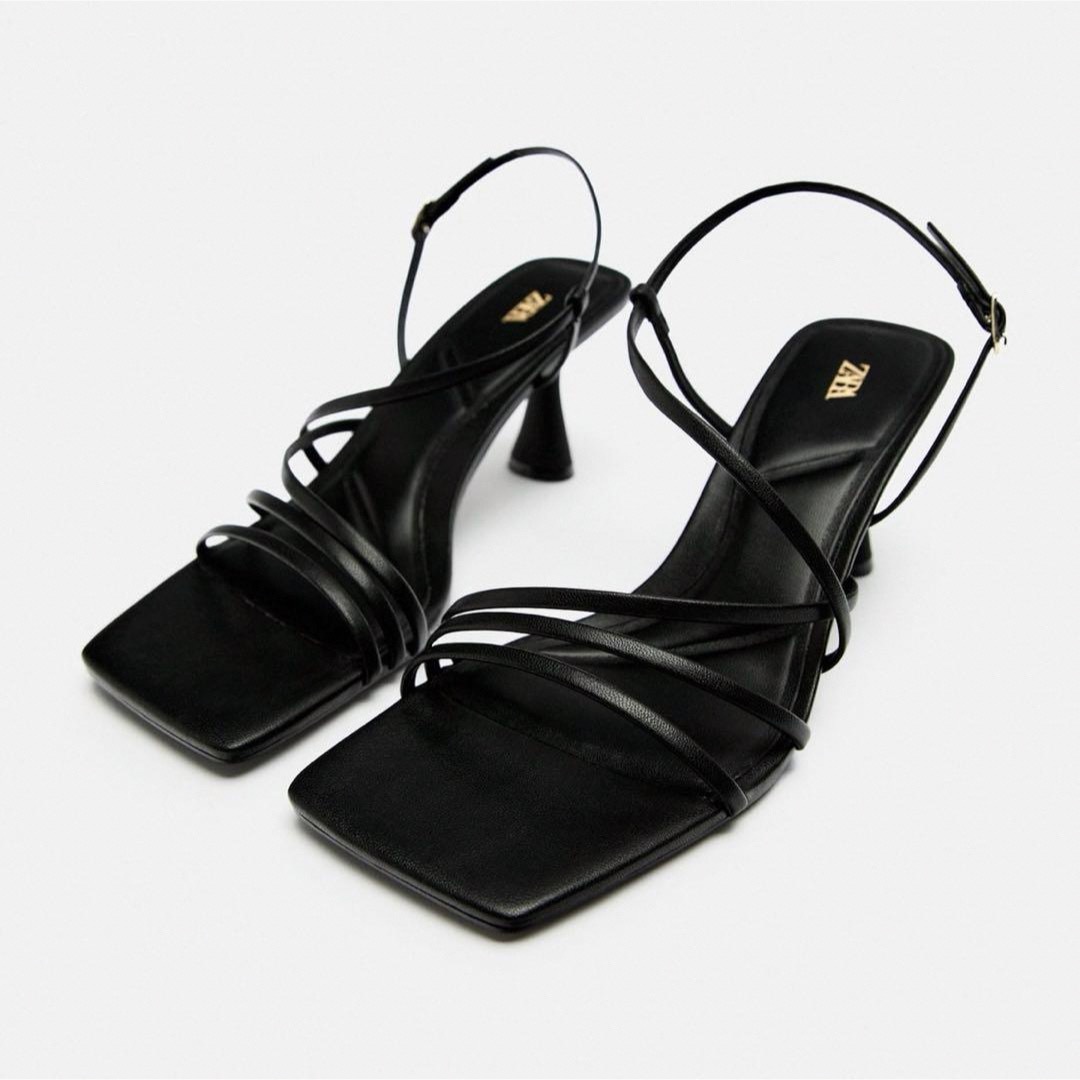 ZARA(ザラ)の今季完売品　新品タグ付き　ZARA ザラ　スクエアトゥー　レース　サンダル レディースの靴/シューズ(サンダル)の商品写真