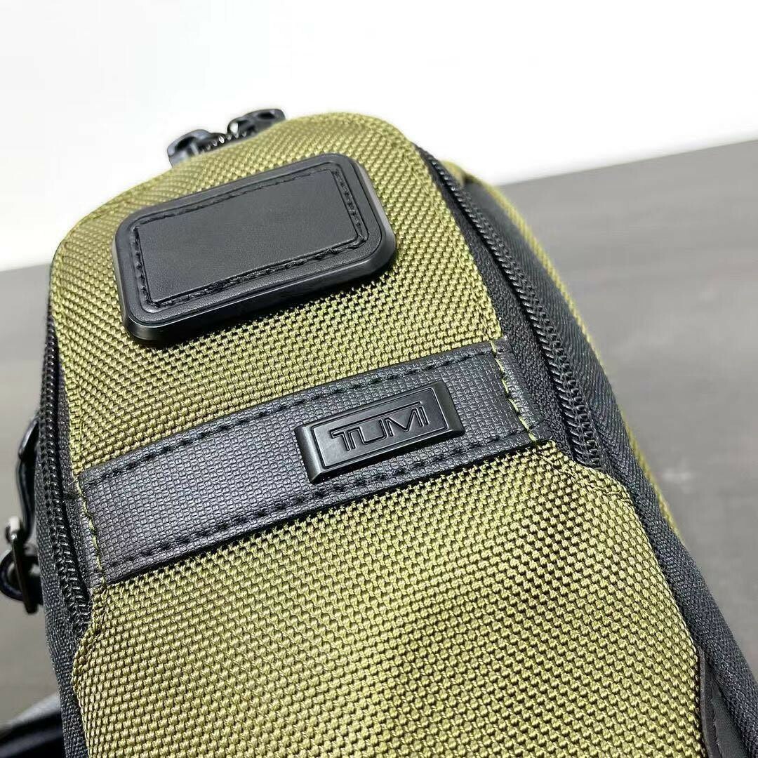 TUMI(トゥミ)のTUMI アルファ コンパクトスリング ボディバック グリーン メンズのバッグ(ショルダーバッグ)の商品写真