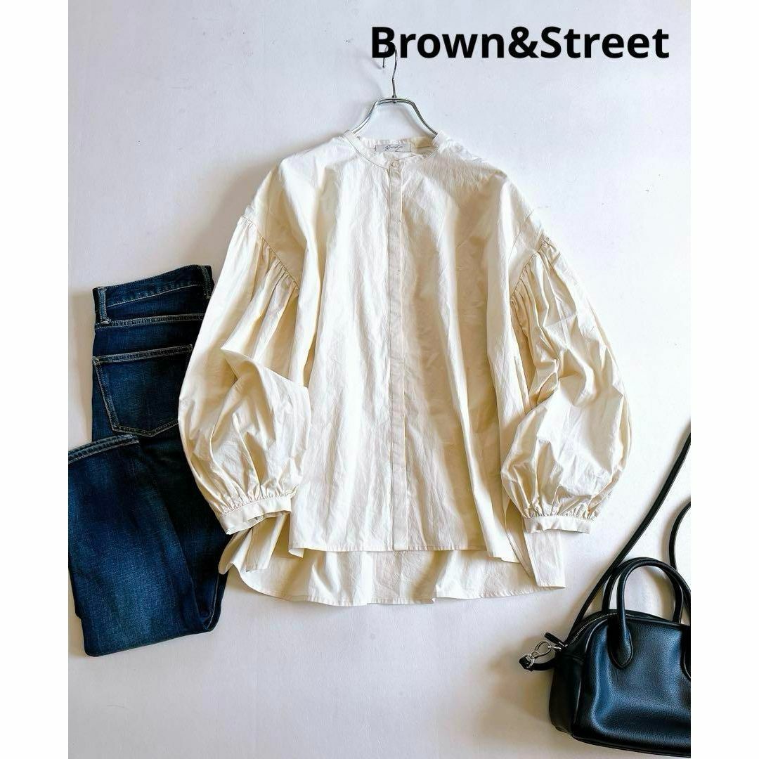 Brown & Street ボリューム袖 オーバーサイズ バンドカラーブラウス レディースのトップス(シャツ/ブラウス(長袖/七分))の商品写真