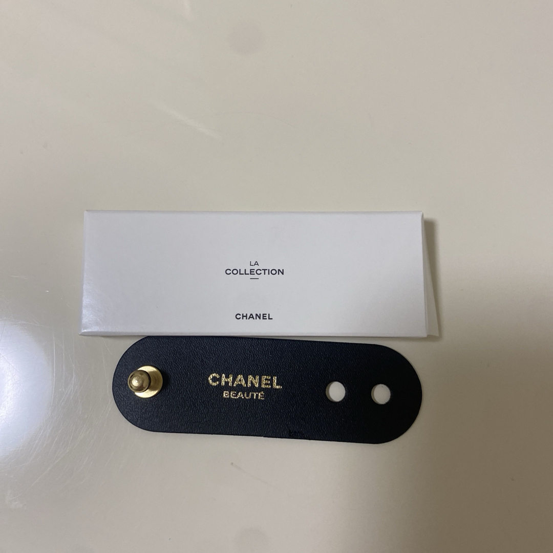 CHANEL(シャネル)の【シャネル】コードクリップ｜新品・未使用品 スマホ/家電/カメラのスマホアクセサリー(その他)の商品写真