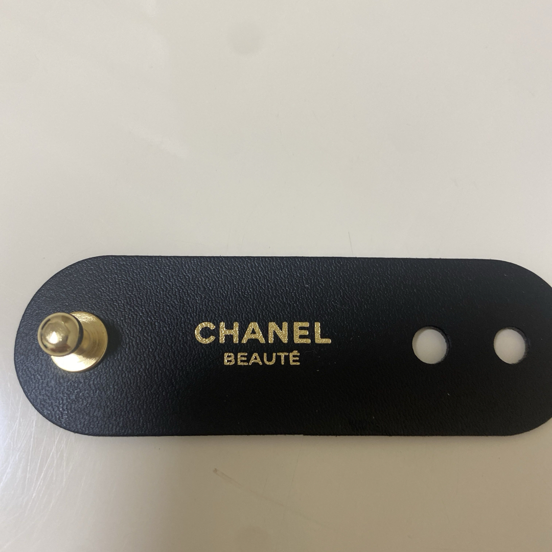 CHANEL(シャネル)の【シャネル】コードクリップ｜新品・未使用品 スマホ/家電/カメラのスマホアクセサリー(その他)の商品写真