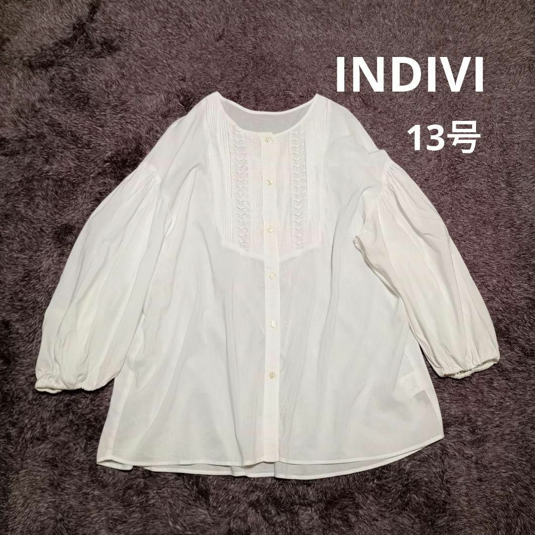 INDIVI(インディヴィ)の美品 INDIVI インディヴィ ピンタックブラウス 大きいサイズ 13号 レディースのトップス(シャツ/ブラウス(長袖/七分))の商品写真