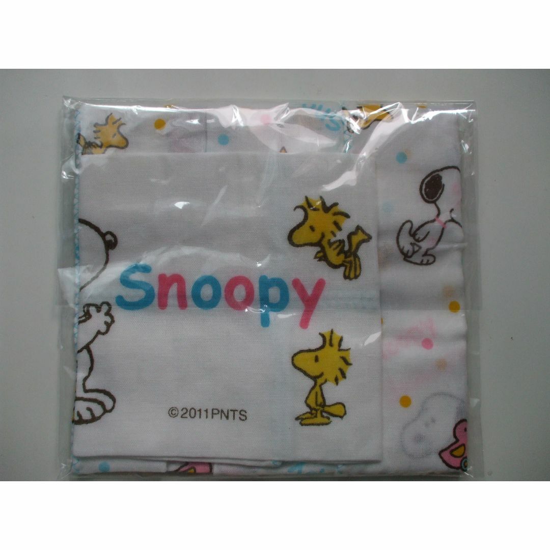 SNOOPY(スヌーピー)のスヌーピー　ガーゼハンカチ　4枚セット　ベビー キッズ/ベビー/マタニティのキッズ/ベビー/マタニティ その他(その他)の商品写真