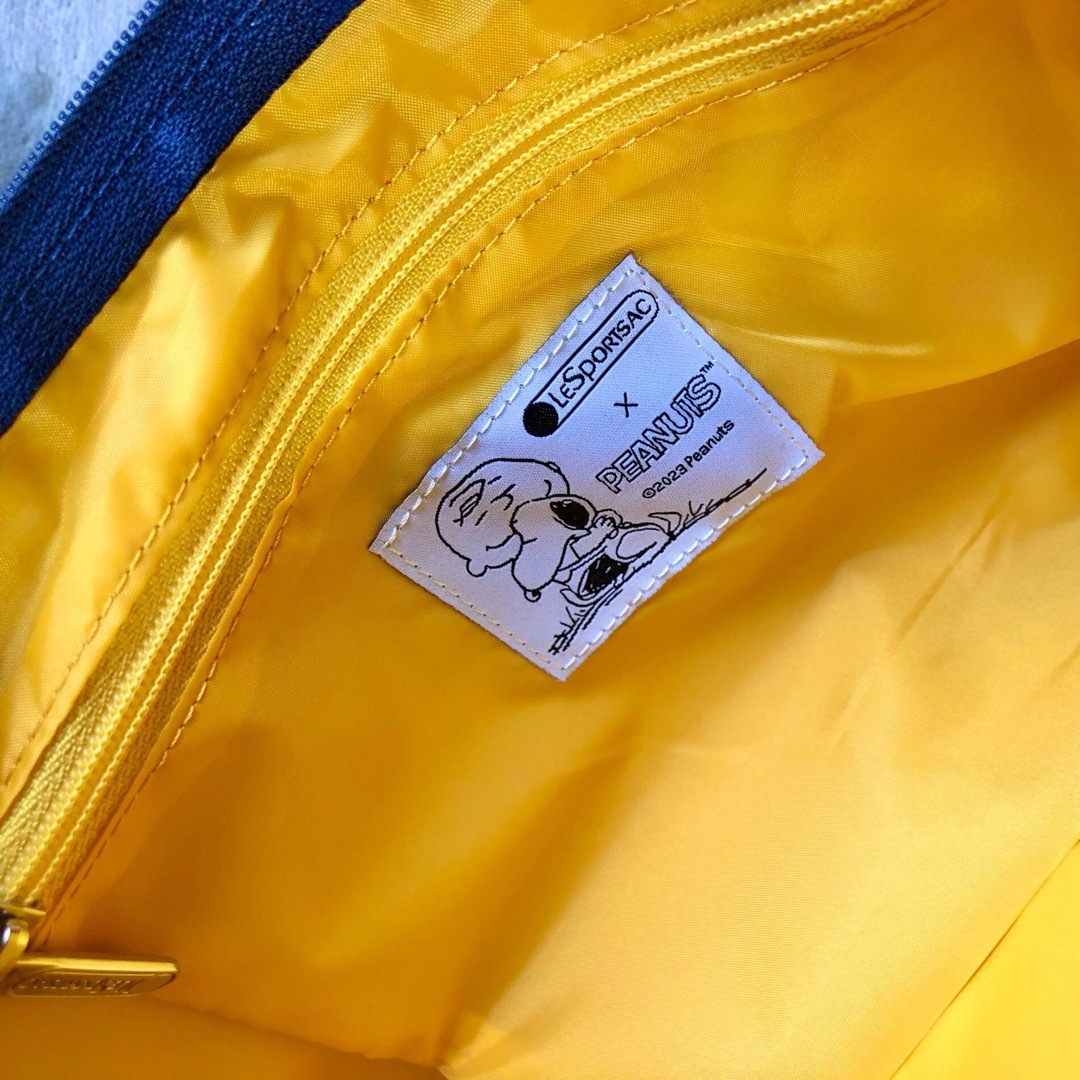 LeSportsac(レスポートサック)の【セット】LeSportsac  スヌーピー　SNOOPY　ショルダー　ポーチ レディースのバッグ(ショルダーバッグ)の商品写真