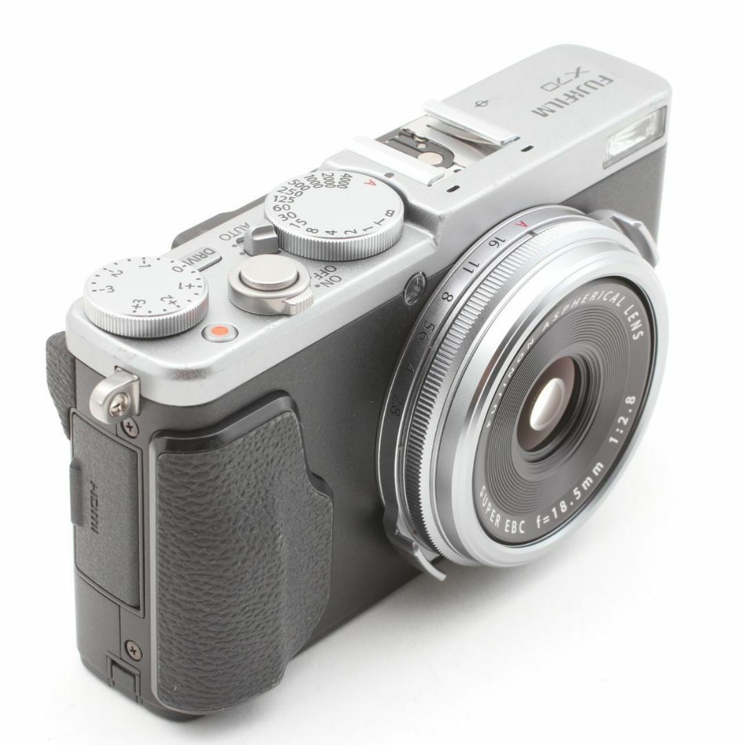 FUJIFILM フジフィルム X70 シルバー スマホ/家電/カメラのカメラ(コンパクトデジタルカメラ)の商品写真