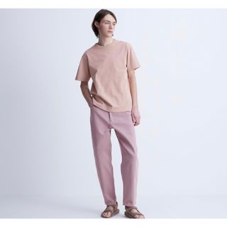 ユニクロ(UNIQLO)の新品タグ付き　UNIQLO ユニクロ　クルーネックTシャツ　男女兼用　ピンク(Tシャツ/カットソー(半袖/袖なし))