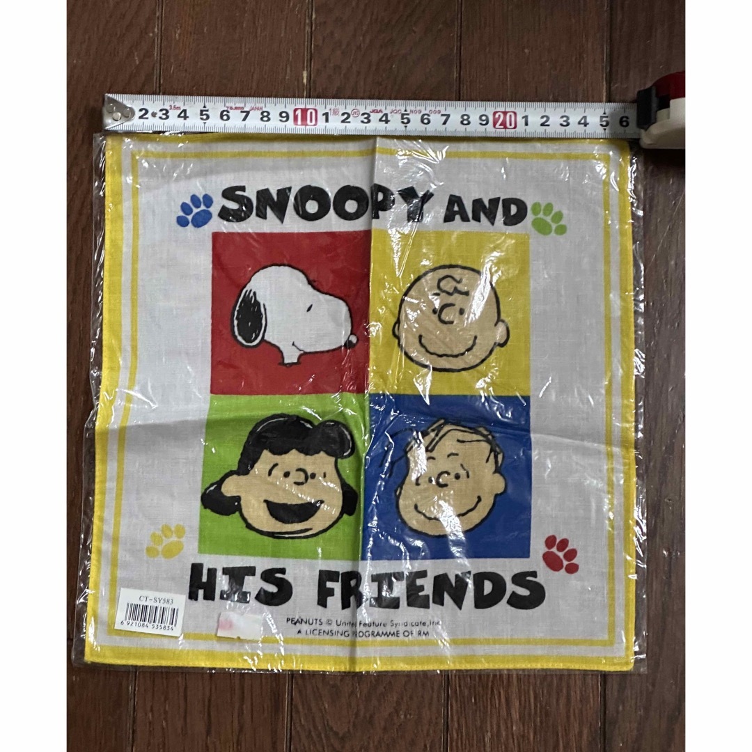 SNOOPY(スヌーピー)のスヌーピー   新品未使用品　約16センチ×16センチ レディースのファッション小物(ハンカチ)の商品写真