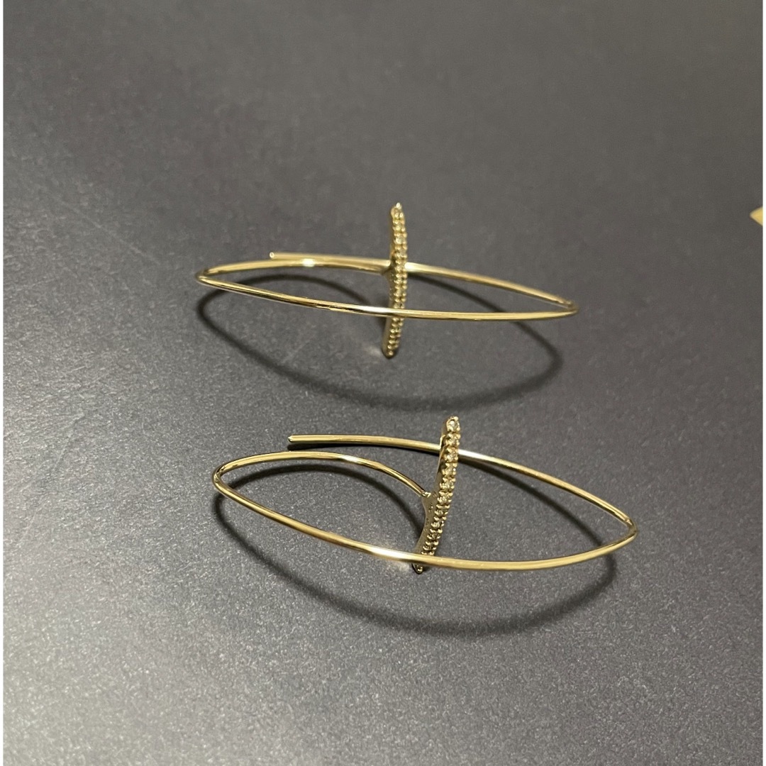 ヒロタカ　ダイヤモンドフローティングピアスMサイズ　両耳 レディースのアクセサリー(ピアス)の商品写真
