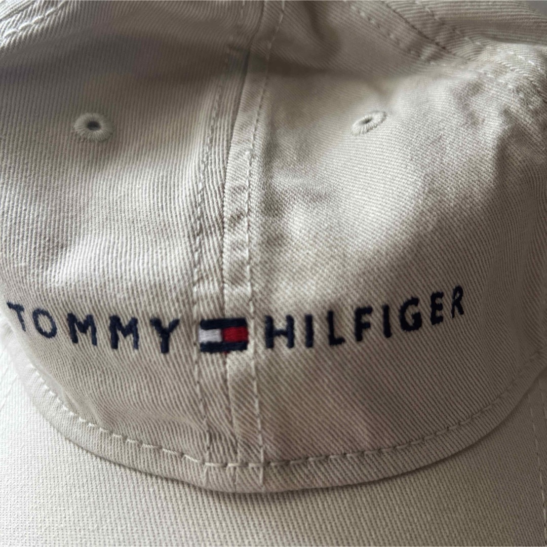 TOMMY HILFIGER(トミーヒルフィガー)のトミーヒルフィガーキャップ　ローキャップ　ベージュ レディースの帽子(キャップ)の商品写真