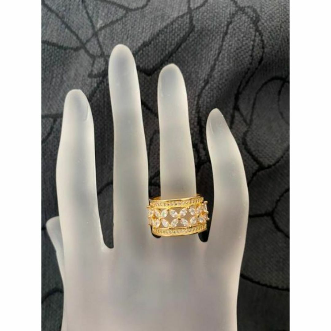 （1045）11号　ゴールド豪華無数のフラワーワイドリング高品質　指輪 レディースのアクセサリー(リング(指輪))の商品写真