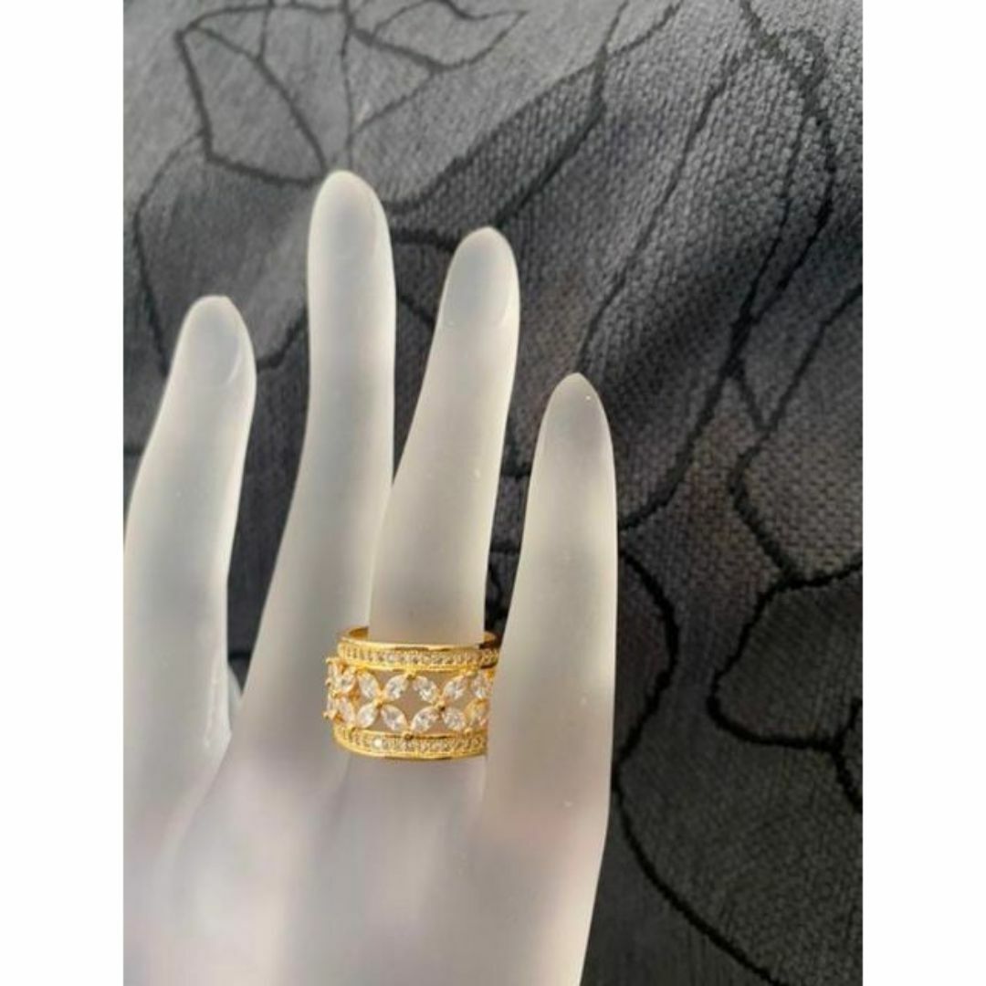 （1045）11号　ゴールド豪華無数のフラワーワイドリング高品質　指輪 レディースのアクセサリー(リング(指輪))の商品写真