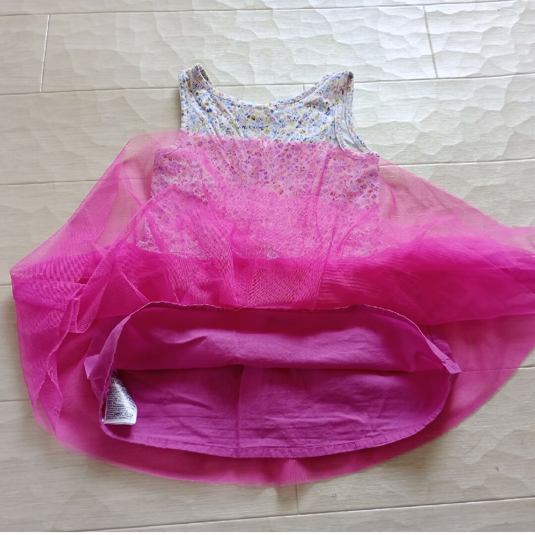 babyGAP(ベビーギャップ)の着用数回 babyGAP 90cm 18-24ヶ月 ワンピース ピンク 花柄 キッズ/ベビー/マタニティのキッズ服女の子用(90cm~)(ワンピース)の商品写真
