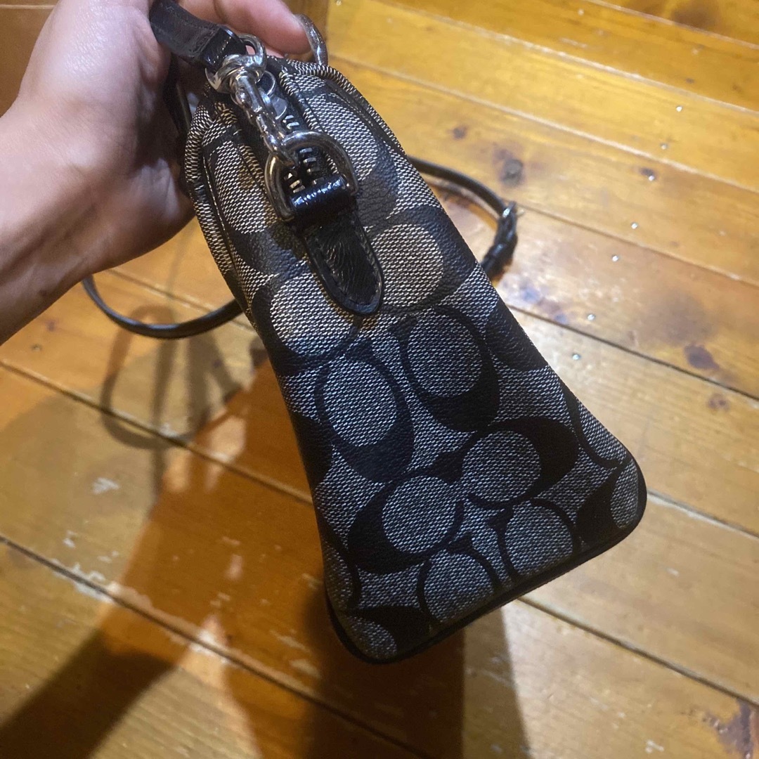 COACH(コーチ)のコーチ coach ミニボストン グレー ショルダー シグネチャー レディースのバッグ(ショルダーバッグ)の商品写真