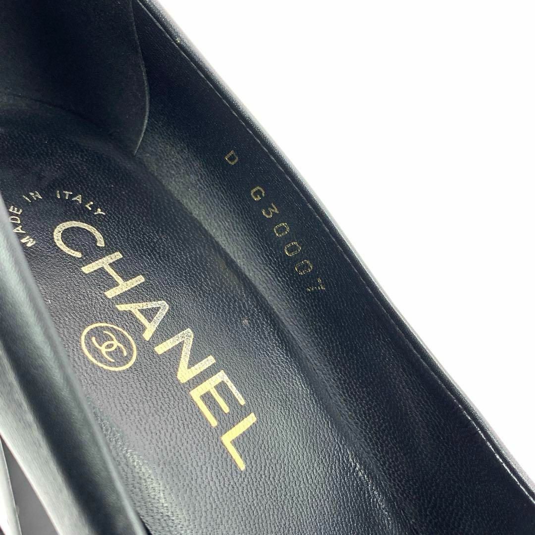 CHANEL(シャネル)の【極美品】CHANEL　シャネル　ヒール　ブラック　ココ　レザー　チェーン レディースの靴/シューズ(ハイヒール/パンプス)の商品写真