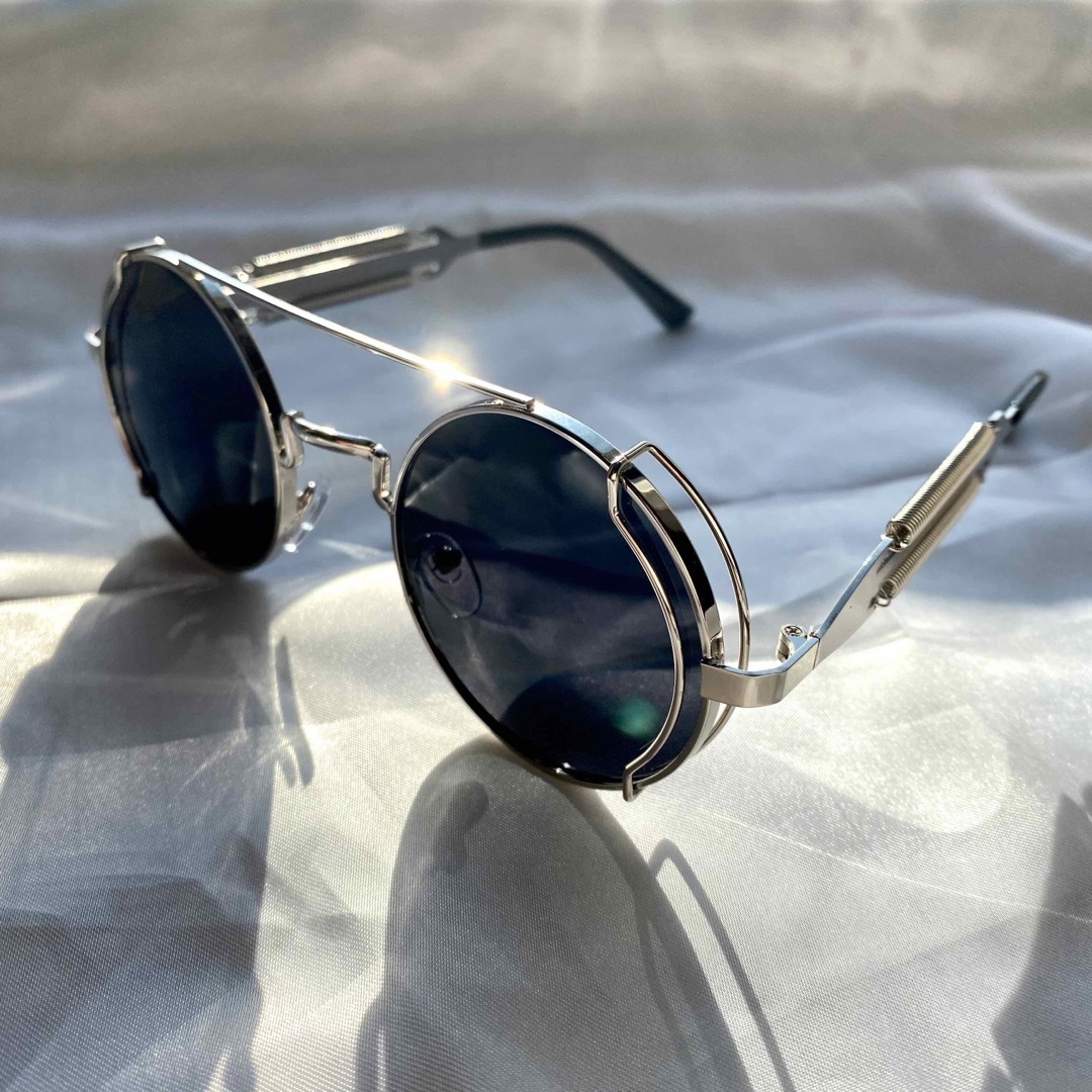 【匿名配送】 丸型 ラウンド サングラス 眼鏡 ダークグレー × シルバー レディースのファッション小物(サングラス/メガネ)の商品写真