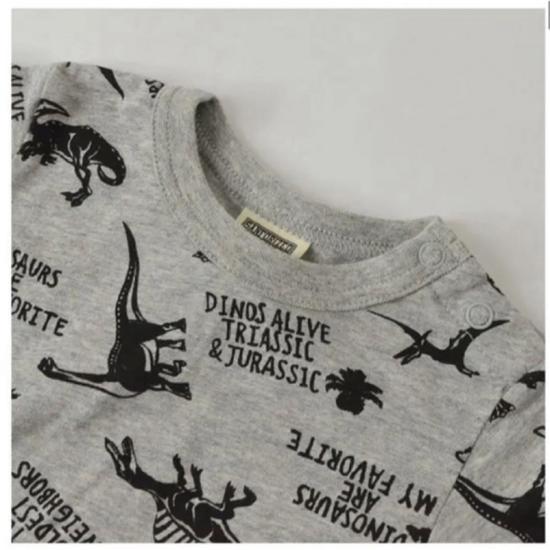 F.O.KIDS(エフオーキッズ)のエフオーキッズ　恐竜総柄Tシャツ　恐竜　ダイナソー　半袖　Tシャツ　子供服 キッズ/ベビー/マタニティのベビー服(~85cm)(Ｔシャツ)の商品写真