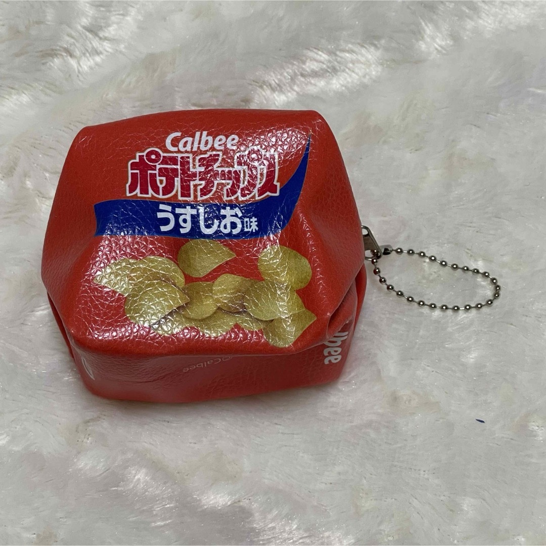 カルビー(カルビー)のカルビー キューブポーチ ポテトチップスうすしお味 ガチャガチャ レディースのファッション小物(ポーチ)の商品写真