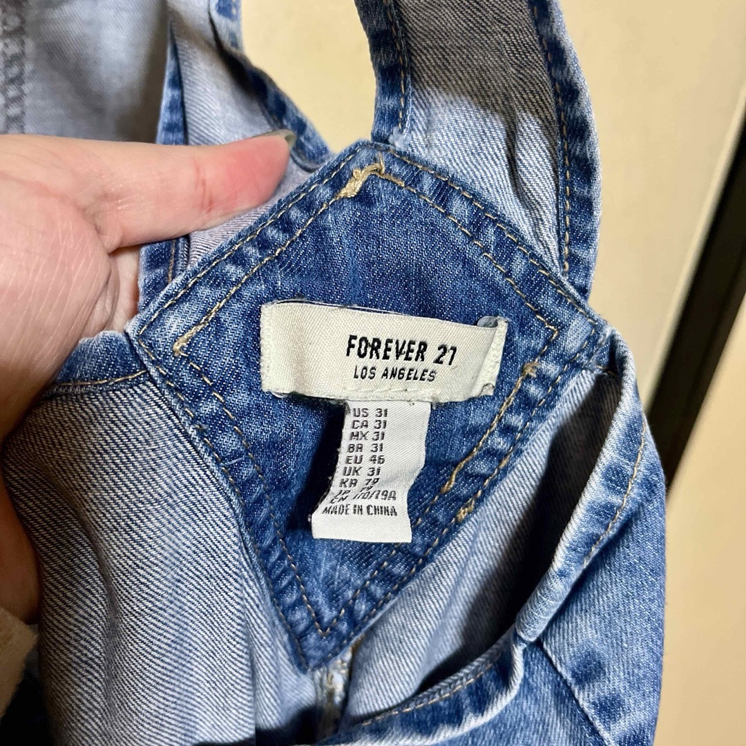 FOREVER 21(フォーエバートゥエンティーワン)の⭐️美品【FOREVER21】デニム　サロペット レディースのパンツ(サロペット/オーバーオール)の商品写真