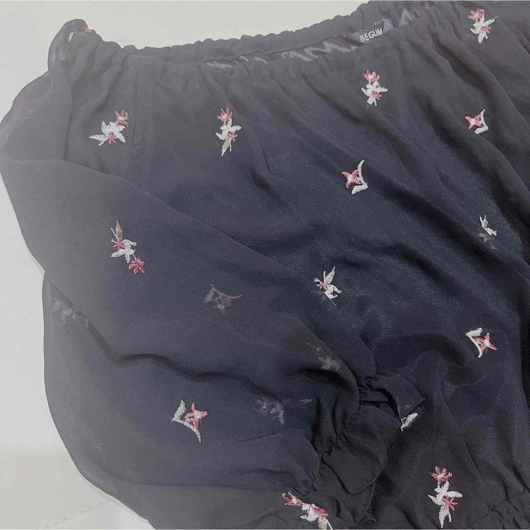 しまむら(シマムラ)のベーグム　シフォン　トップス　3L オフショルダー　ブラウス　花柄　ブラック　黒 レディースのトップス(カットソー(半袖/袖なし))の商品写真