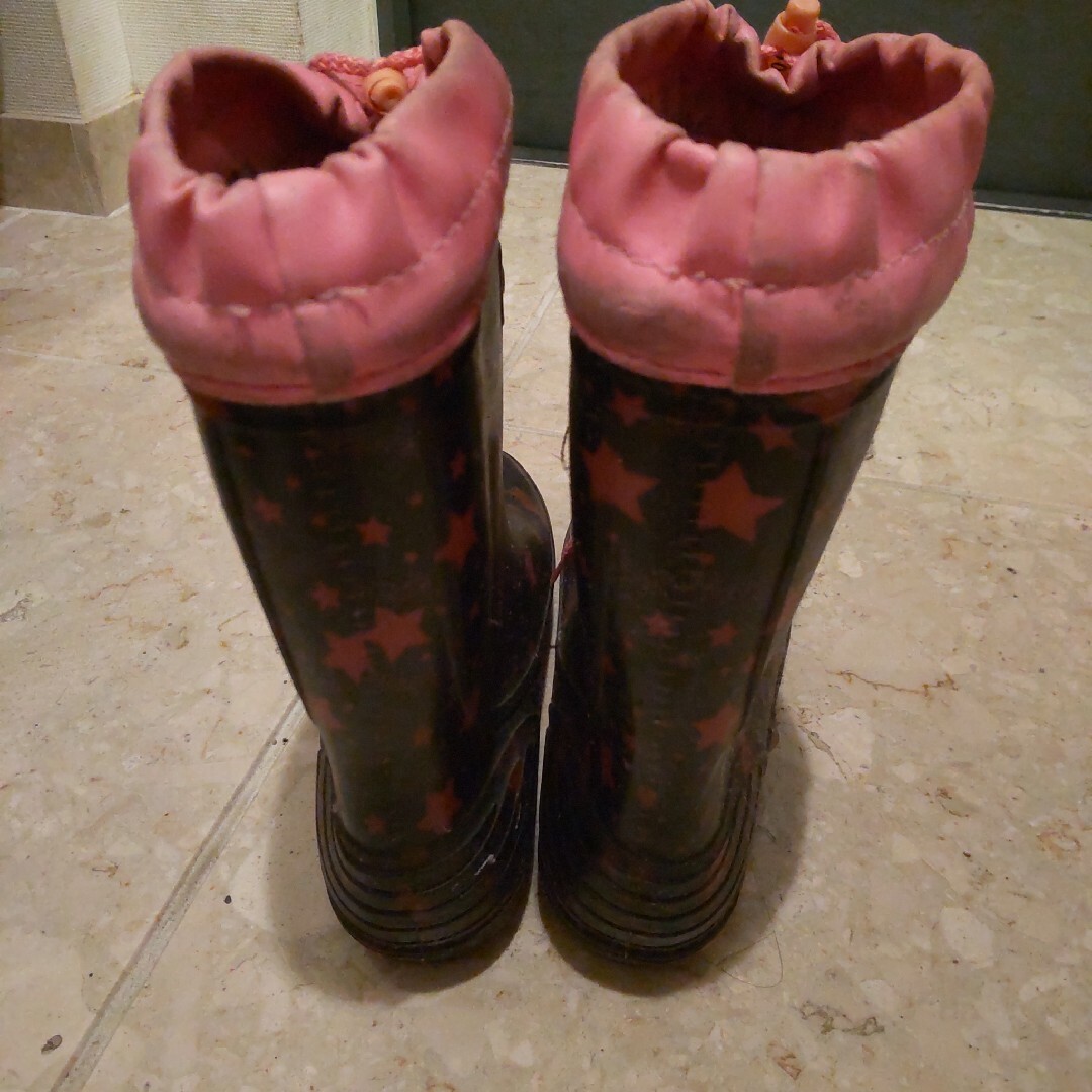 長靴　キッズ　女の子　23　黒　ブラック　ピンク　星　レインブーツ キッズ/ベビー/マタニティのキッズ靴/シューズ(15cm~)(長靴/レインシューズ)の商品写真