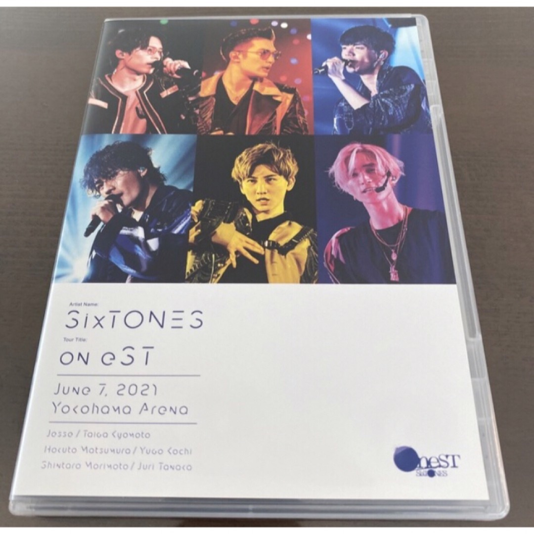 SixTONES(ストーンズ)のon　eST Blu-ray  SixTONES エンタメ/ホビーのDVD/ブルーレイ(ミュージック)の商品写真