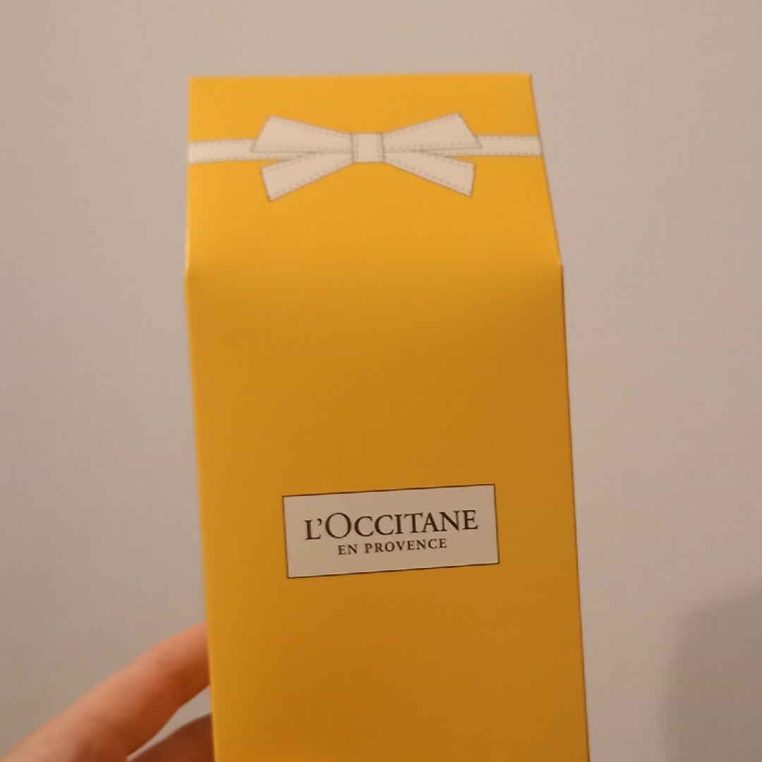 L'OCCITANE(ロクシタン)のL'OCCITANE　イルミネイティングクレンジングフォーム　箱つき コスメ/美容のスキンケア/基礎化粧品(洗顔料)の商品写真