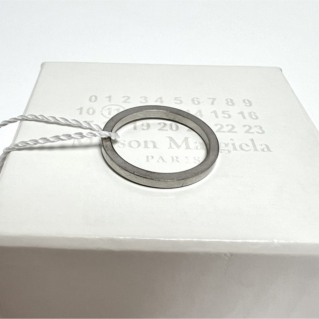 Maison Martin Margiela(マルタンマルジェラ)の8 新品 メゾンマルジェラ ロゴ リング 指輪 シルバー ロゴリング ブラッシュ メンズのアクセサリー(リング(指輪))の商品写真