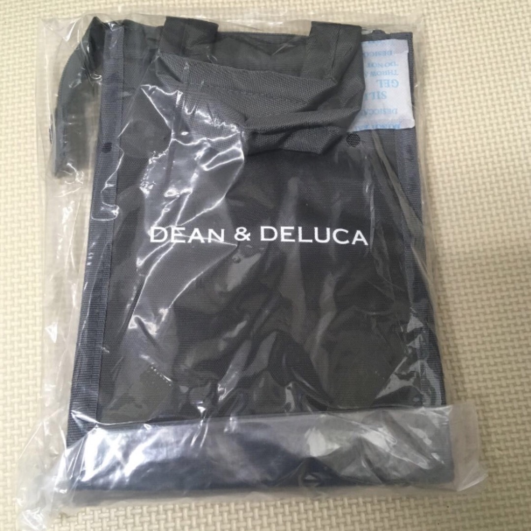 DEAN & DELUCA(ディーンアンドデルーカ)のディーンアンドデルーカ　クーラーバッグ　グレー　保冷バッグ レディースのバッグ(エコバッグ)の商品写真