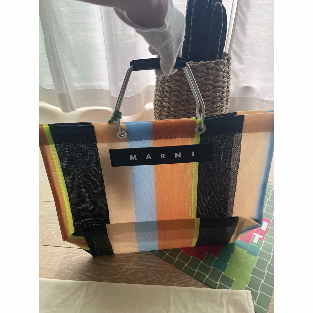 Marni(マルニ)の【新品未使用】MARNI ストライプバッグ　マルチブラウン レディースのバッグ(かごバッグ/ストローバッグ)の商品写真