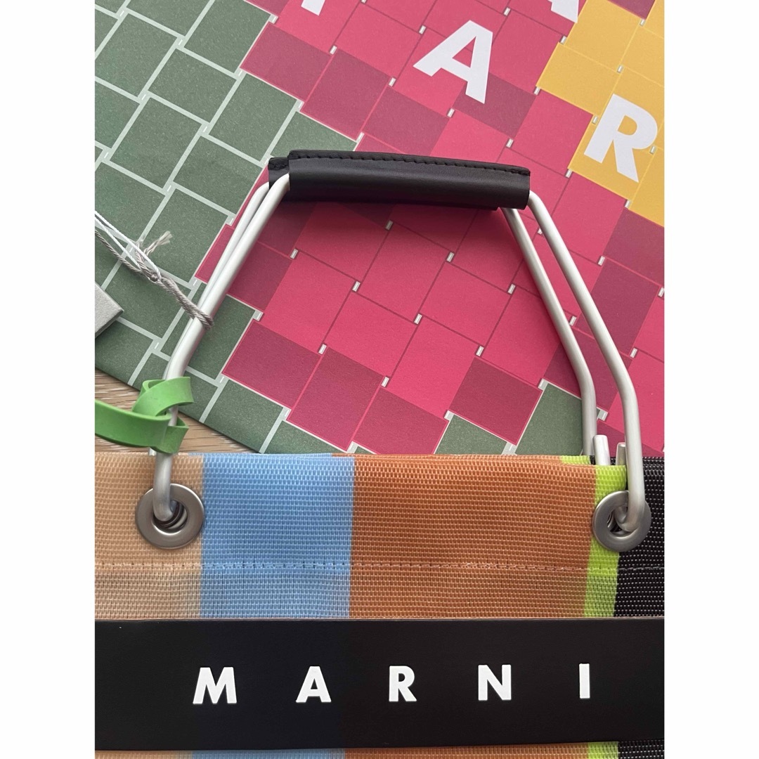 Marni(マルニ)の【新品未使用】MARNI ストライプバッグ　マルチブラウン レディースのバッグ(かごバッグ/ストローバッグ)の商品写真