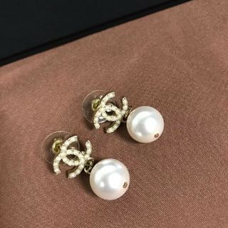 CHANEL - シャネル　　ピアス　パール