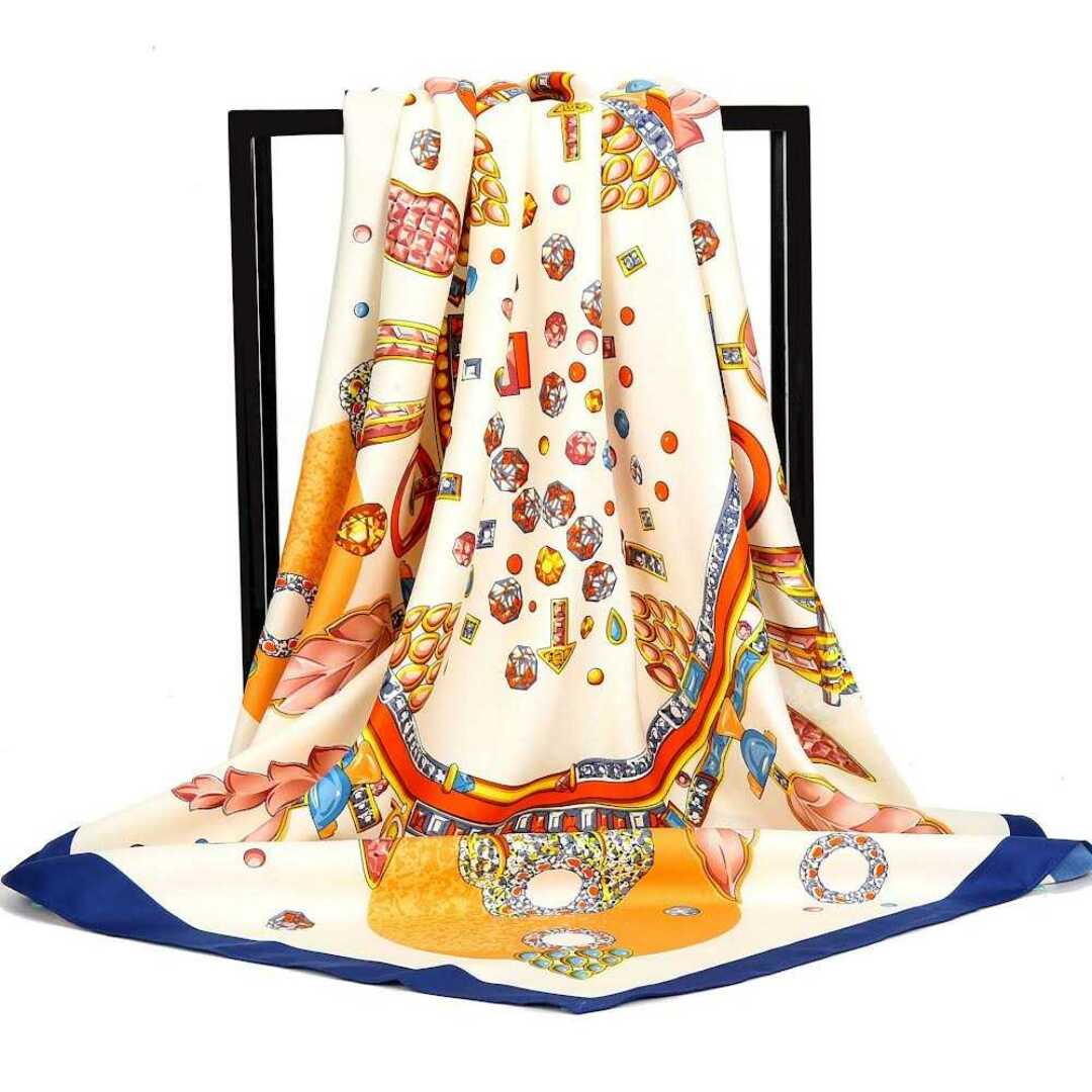 大判90cm×90cm シルク スカーフ オレンジホワイト系30 レディースのファッション小物(バンダナ/スカーフ)の商品写真