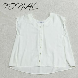 トーナル(TONAL)のTONAL トーナル　ブラウス　ノースリーブ　金ボタン　アイボリー　サイズ38(シャツ/ブラウス(半袖/袖なし))