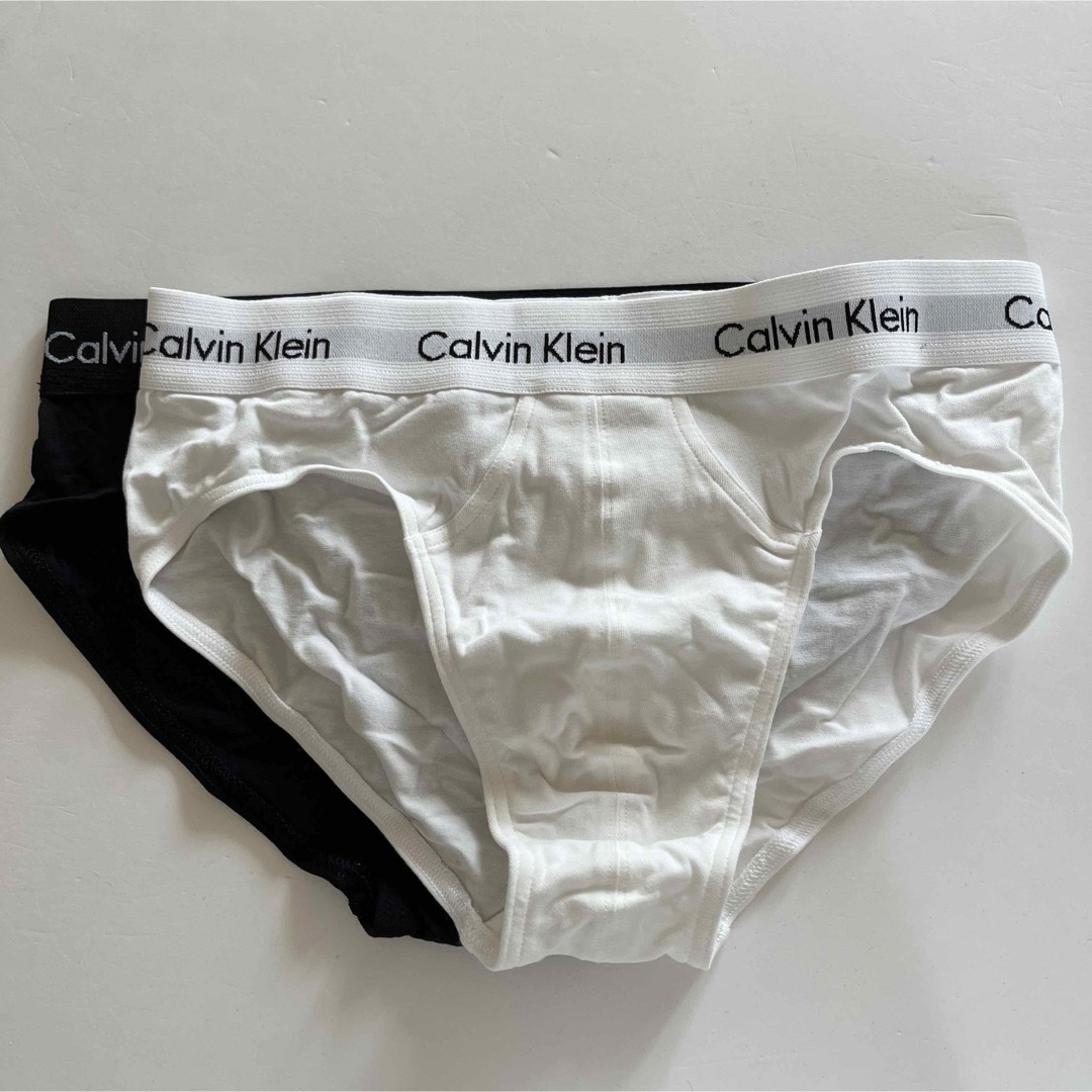 Calvin Klein(カルバンクライン)のカルバンクライン　メンズビキニ　M(S) 2枚組　白&黒　ビキニブリーフ　ビキニ メンズのアンダーウェア(その他)の商品写真