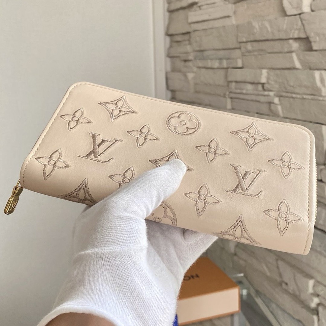 LOUIS VUITTON(ルイヴィトン)の【新品・未使用】 LOUIS VUITTON LVブロデリーアングレーズ　長財布 レディースのファッション小物(財布)の商品写真