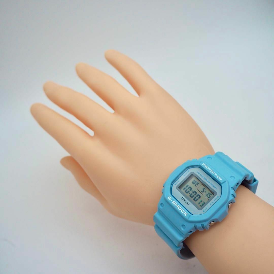 G-SHOCK(ジーショック)の391【美品】G-SHOCK 時計　箱付き　ブルー　水色　メンズ　レディース レディースのファッション小物(腕時計)の商品写真