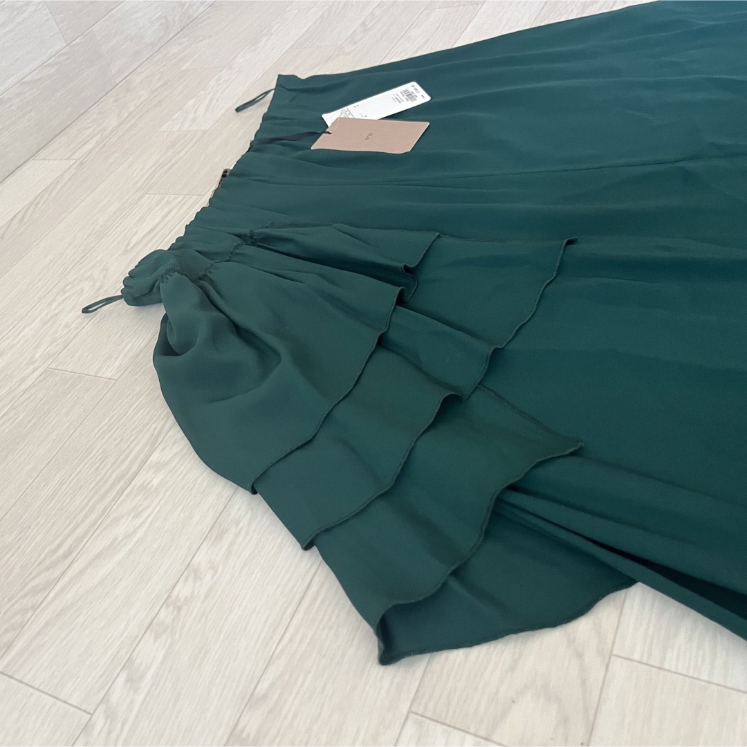 N°21(ヌメロヴェントゥーノ)の【未使用タグ付き】 N°21 スカート アシンメトリー シルク素材 36 緑 夏 レディースのスカート(ロングスカート)の商品写真