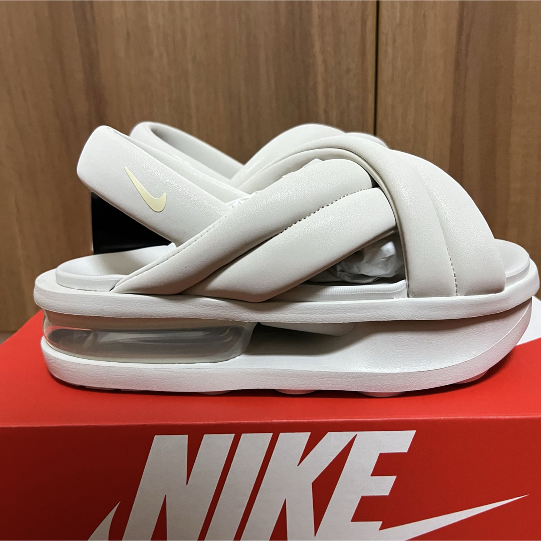 NIKE(ナイキ)のNIKE AIR MAX ISLA エアマックスアイラ 24cm レディースの靴/シューズ(サンダル)の商品写真