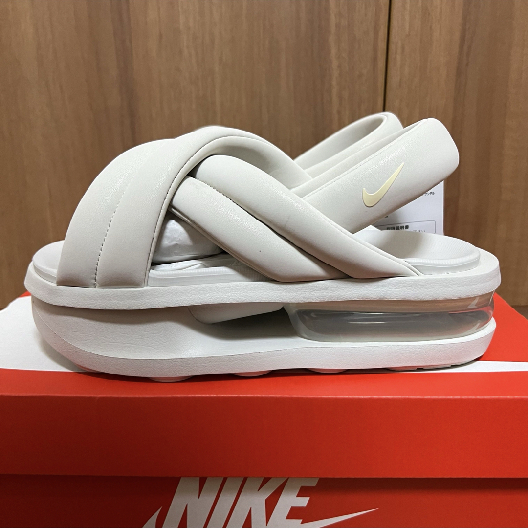 NIKE(ナイキ)のNIKE AIR MAX ISLA エアマックスアイラ 24cm レディースの靴/シューズ(サンダル)の商品写真