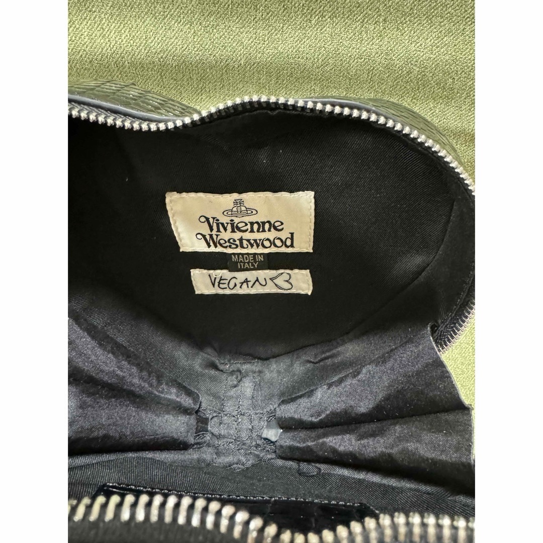 Vivienne Westwood(ヴィヴィアンウエストウッド)のVivienne Westwood ハート クロコ型押し バッグ レディースのバッグ(ショルダーバッグ)の商品写真