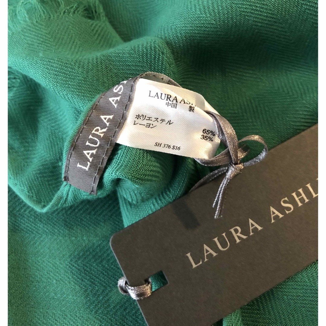 LAURA ASHLEY(ローラアシュレイ)のLAURA ASHLEYの大判ストール(未使用品)グリーン レディースのファッション小物(ストール/パシュミナ)の商品写真