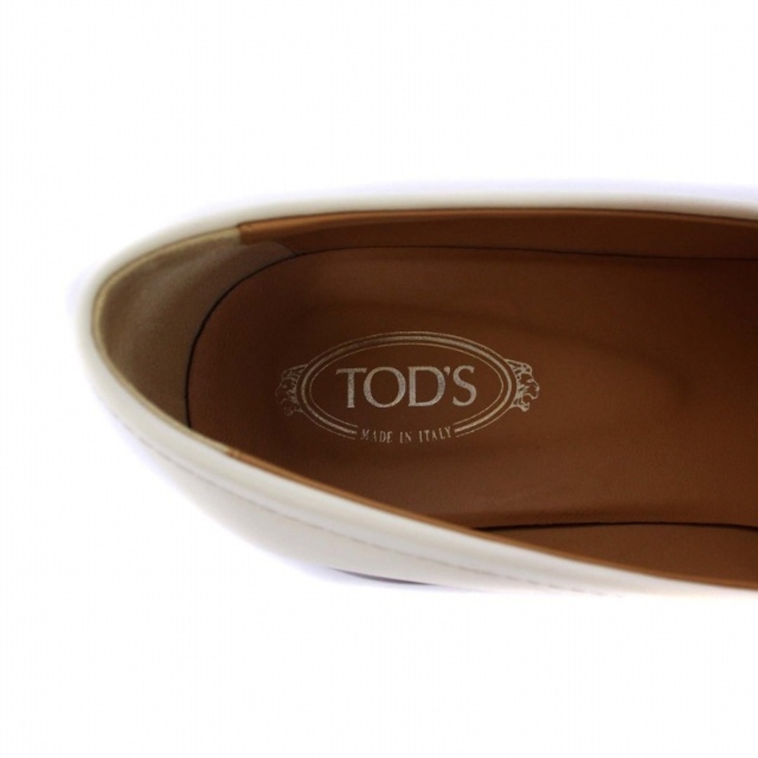 TOD'S(トッズ)のトッズ Kate スクエアトゥ ローファー チャンキーヒール ゴールド金具 レディースの靴/シューズ(ローファー/革靴)の商品写真