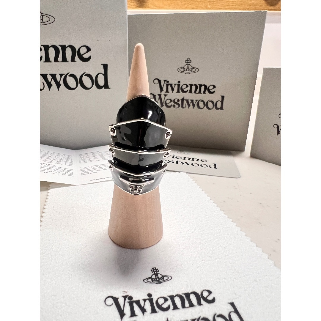 Vivienne Westwood(ヴィヴィアンウエストウッド)のヴィヴィアンウエストウッド　アーマーリング レディースのアクセサリー(リング(指輪))の商品写真