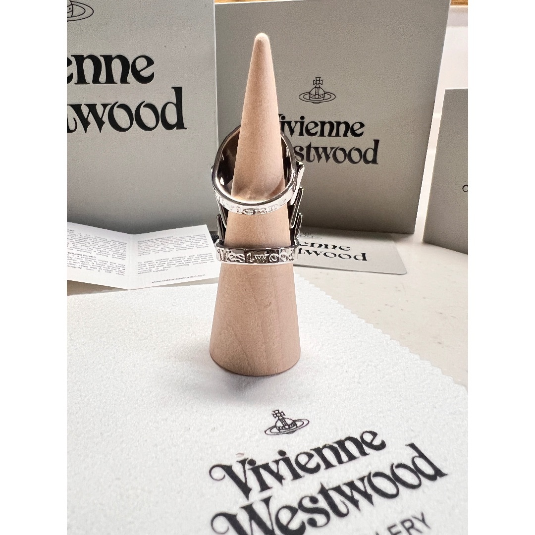 Vivienne Westwood(ヴィヴィアンウエストウッド)のヴィヴィアンウエストウッド　アーマーリング レディースのアクセサリー(リング(指輪))の商品写真