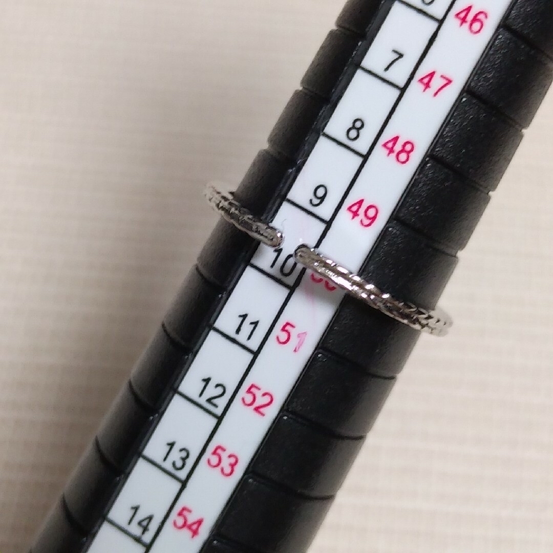 糸魚川翡翠　10mm　チャーム付き　リング　9号up　プラチナカラー　調整可 ハンドメイドのアクセサリー(リング)の商品写真