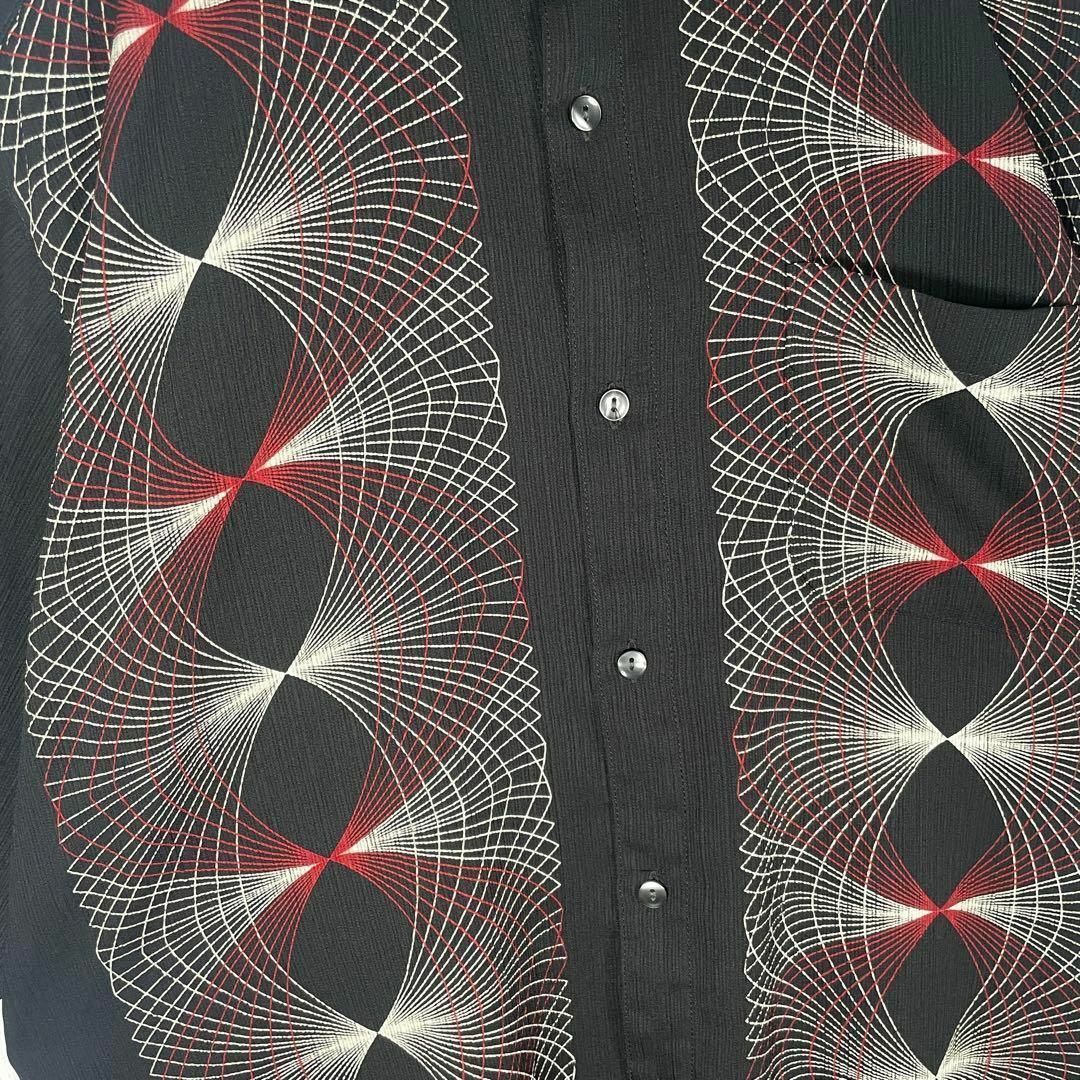 VINTAGE(ヴィンテージ)の[古着]ビンテージ　半袖　ノーカラーシャツ　和柄　アート柄　黒　赤　白　レトロ メンズのトップス(シャツ)の商品写真