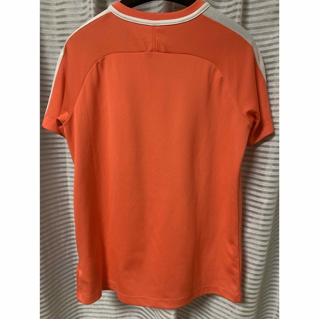 NIKE(ナイキ)のNIKE  Tシャツ　Ｌサイズ レディースのトップス(Tシャツ(半袖/袖なし))の商品写真